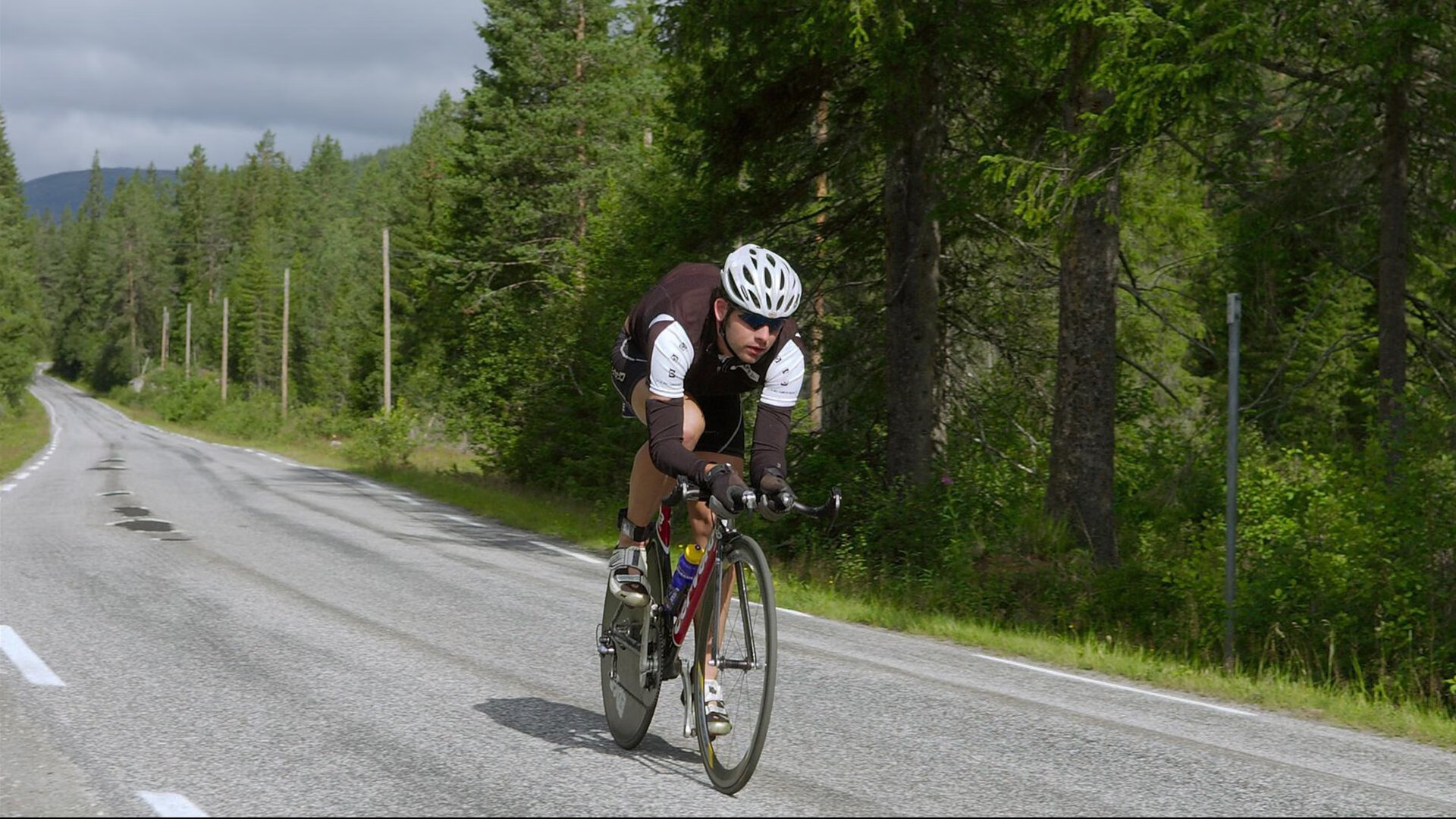 新星恩德里克在对阵墨西哥的热身赛中打入制胜球，助巴西3-2获胜，恩里克西班牙队